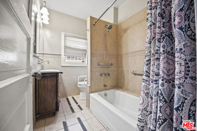 3613 S Gramercy Place, Los Angeles CA: https://media.crmls.org/mediaz/be6c67e9-c3c7-450a-84bd-3588c5ca27e5.jpg