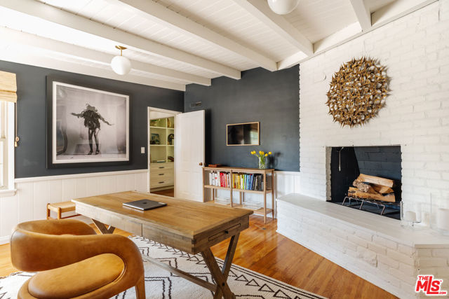 5635 S Chariton Avenue, Los Angeles CA: https://media.crmls.org/mediaz/be6cba6e-d11a-430b-b06c-745dc5881218.jpg