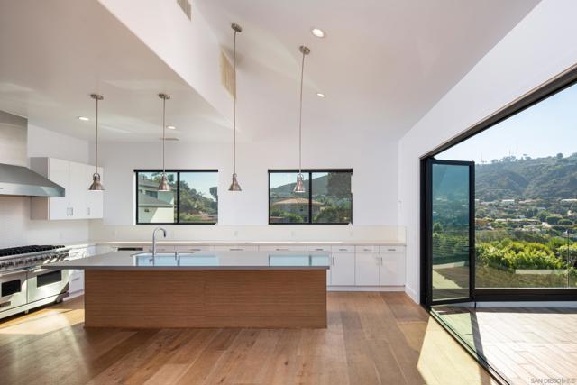 2641 Costebelle Dr, La Jolla CA: https://media.crmls.org/mediaz/be6cff6c-3495-4418-b9e4-ec473a10ebdd.jpg