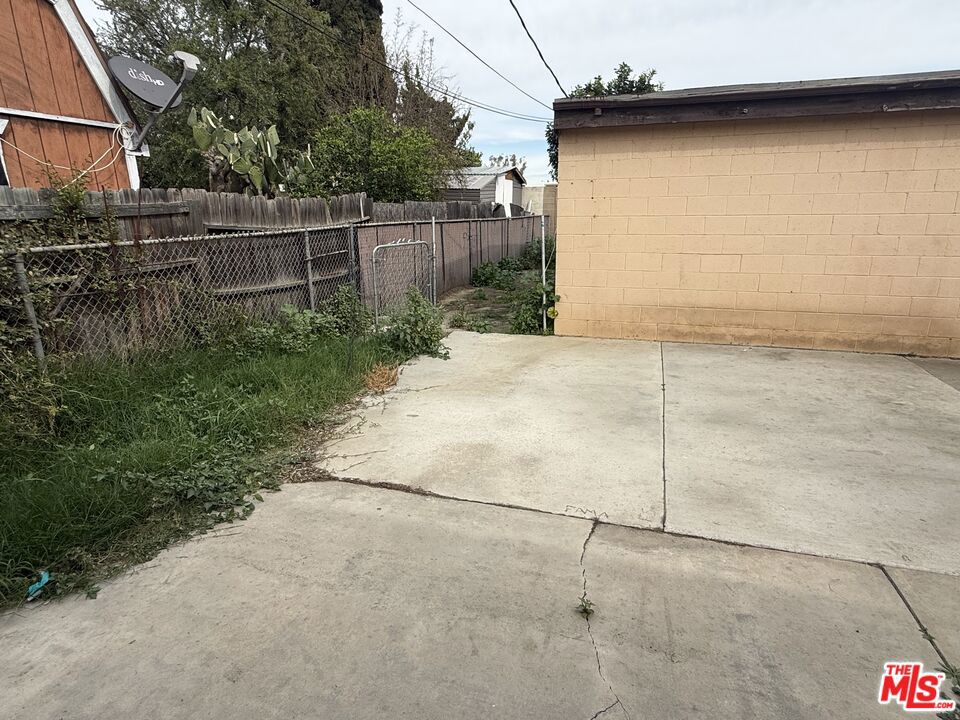 https://media.crmls.org/mediaz/be6d091f-a060-4062-86bd-0ebe6c256806.jpg?preset=X-Large