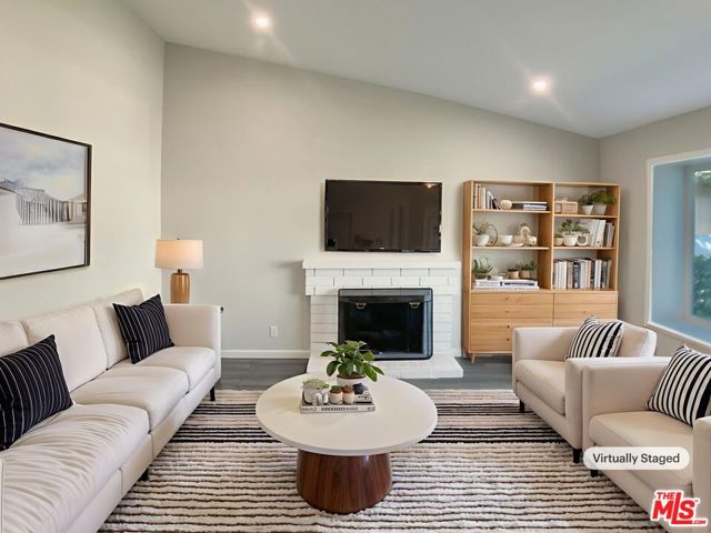 24932 Tree Avenue, Mission Viejo CA: https://media.crmls.org/mediaz/be6d3c24-cee1-4b15-b484-28673d45698f.jpg