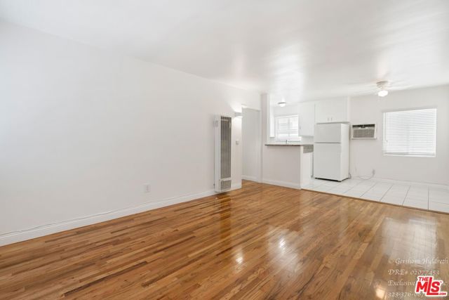 6640 Woodman Avenue, Van Nuys CA: https://media.crmls.org/mediaz/be6d5b13-434f-4719-a759-897899f81f0b.jpg