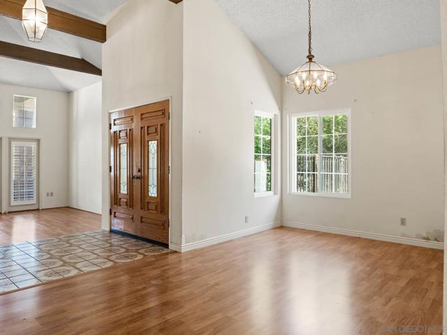 13810 Riverhead Ct, San Diego CA: https://media.crmls.org/mediaz/be6de051-2506-4740-89cd-1b781572f98b.jpg