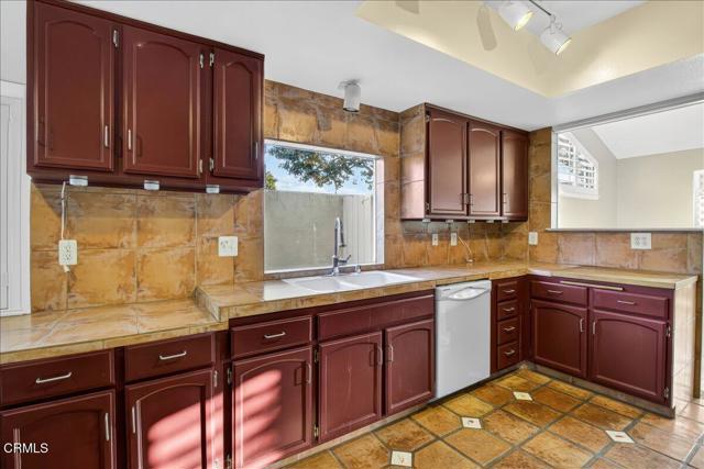 Detail Gallery Image 12 of 61 For 2900 Windward Way, Oxnard,  CA 93035 - 3 Beds | 2 Baths