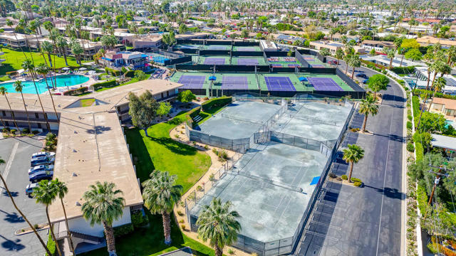 73879 Club Circle Dr, Palm Desert CA: https://media.crmls.org/mediaz/be6e20b4-ed09-41ff-894e-e71e58ccaaa7.jpg