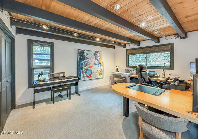 123 Lake Sherwood Drive, Lake Sherwood CA: https://media.crmls.org/mediaz/be6e4941-ff86-482d-a40c-dcde8b2888df.jpg