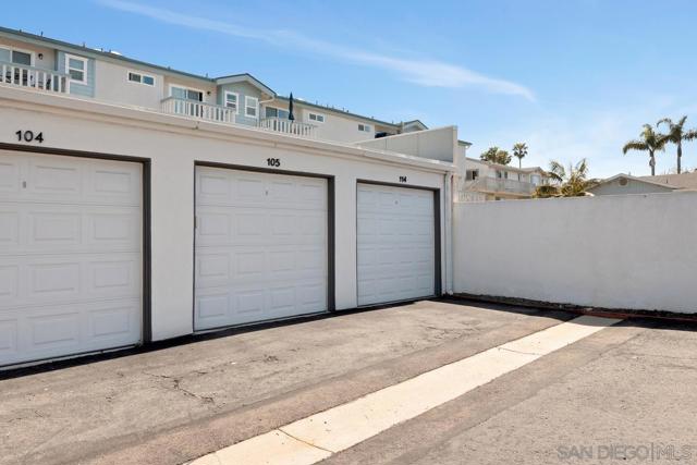 317 Pine Ave, Carlsbad CA: https://media.crmls.org/mediaz/be6e76d5-05bb-4610-b017-5f8572003f29.jpg