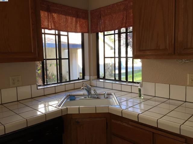 21164 Timco Way, Castro Valley CA: https://media.crmls.org/mediaz/be6ede8f-47c1-4da3-bb5a-2bcff3389f7c.jpg