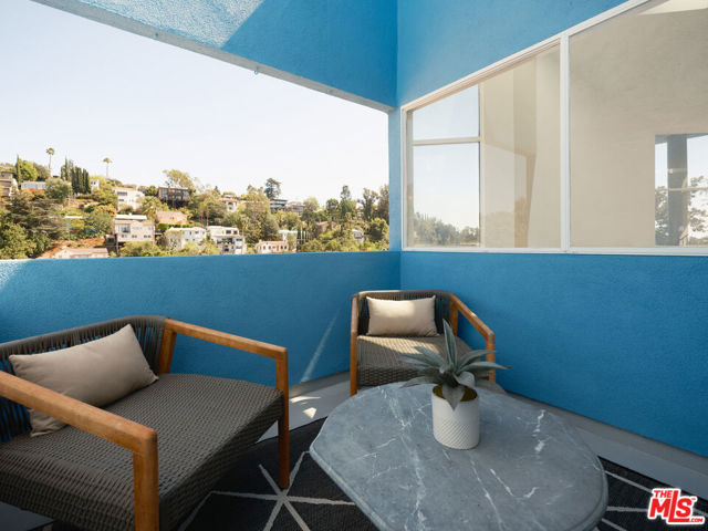 1624 Westerly Terrace, Los Angeles CA: https://media.crmls.org/mediaz/be6efa78-3ec9-4fd3-9ff4-c45b42601664.jpg