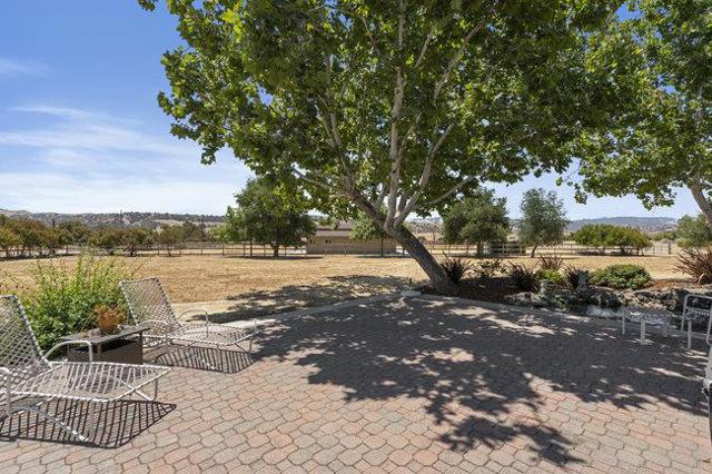 5636 Sundown Lane, Tres Pinos CA: https://media.crmls.org/mediaz/be6f4d2f-d5d4-489c-bcb4-390bcc3a89e2.jpg