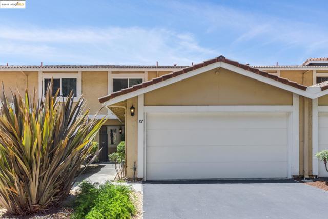 93 Thousand Oaks St, Oakland CA: https://media.crmls.org/mediaz/be6fb6d5-dbc9-4e92-957b-1ef7c257c6ff.jpg