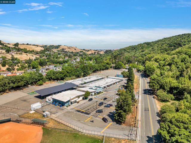 2690 Doidge Ave, Pinole CA: https://media.crmls.org/mediaz/be705af1-0599-49bf-9520-449d2fe3448b.jpg