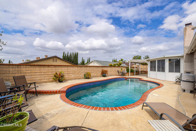 2255 Mcdonald Street, Simi Valley CA: https://media.crmls.org/mediaz/be70ad76-dd87-4654-ade1-0f903c86e584.jpg