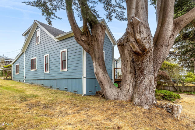 3781 N Highway 1, Albion CA: https://media.crmls.org/mediaz/be70fe75-04a0-4044-8741-9741b3b086df.jpg