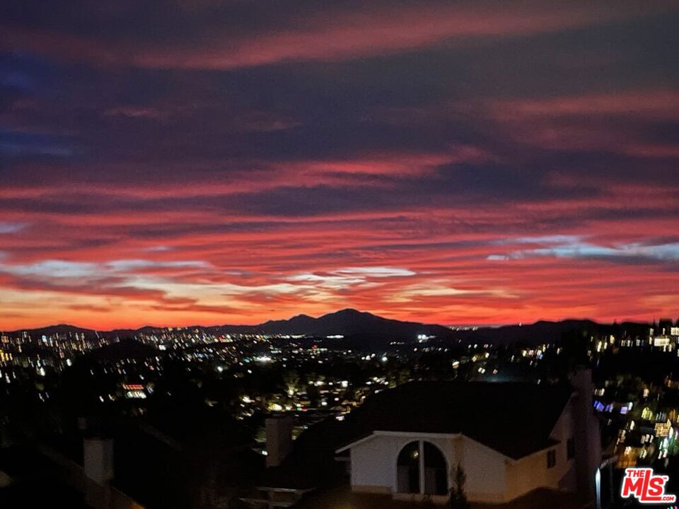https://media.crmls.org/mediaz/be71c3b0-292c-44b7-a1c2-e9345c474322.jpg?preset=X-Large