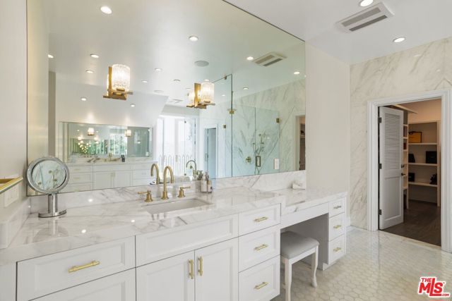 15515 Collina Strada, Los Angeles CA: https://media.crmls.org/mediaz/be72240a-f77a-4f2d-91ec-cf732fc0b025.jpg