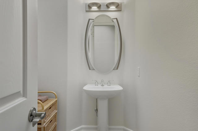 56 Oakmont Drive, Rancho Mirage CA: https://media.crmls.org/mediaz/be72550c-c0c7-4a75-9766-c0a1907890a2.jpg