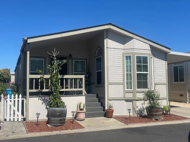 500 W 10th Street, Gilroy CA: https://media.crmls.org/mediaz/be727cd2-ee65-408f-8171-bfd0355f1454.jpg