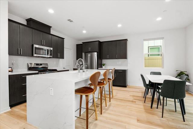 39532 Tannat Drive, Temecula CA: https://media.crmls.org/mediaz/be72a59a-1d46-4ab4-8589-534cb60ac86a.jpg