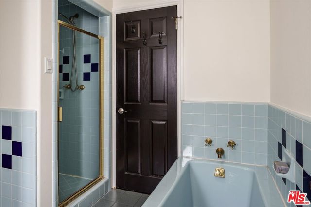 4189 Holly Knoll Drive, Los Angeles CA: https://media.crmls.org/mediaz/be73aa8a-cf69-4c8d-88ed-813cc492e352.jpg