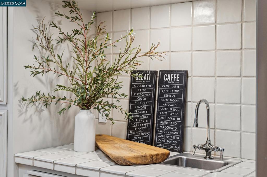 https://media.crmls.org/mediaz/be73b1c2-41c8-4e7c-a58a-607b063cc650.jpg?preset=X-Large