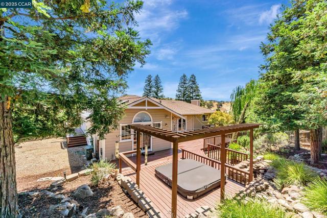 631 La Vista Rd, Walnut Creek CA: https://media.crmls.org/mediaz/be748091-3209-42c8-8286-8a8fea375f02.jpg