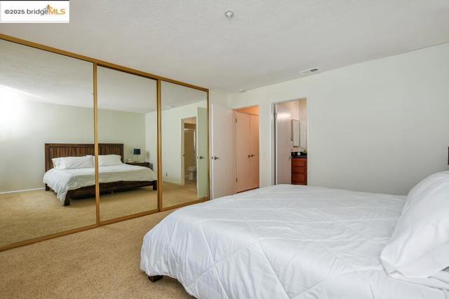 2587 Oak Rd, Walnut Creek CA: https://media.crmls.org/mediaz/be74a5a4-be9c-4323-926e-821a0c19ad38.jpg