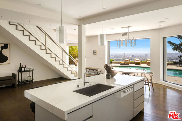 8540 Hedges Way, Los Angeles CA: https://media.crmls.org/mediaz/be74da11-e1bd-45b8-ba3f-cffb90060ba3.jpg