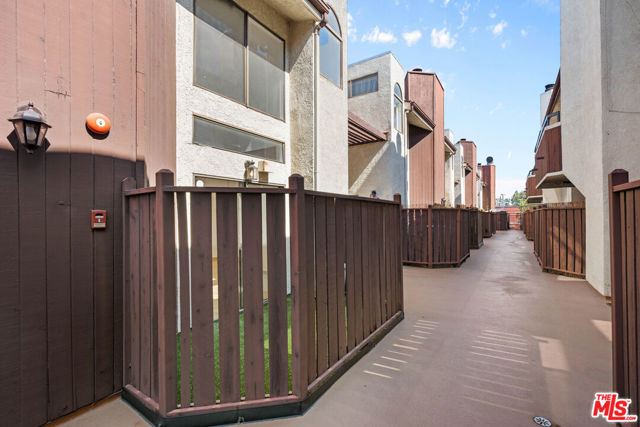 6323 Reseda Boulevard, Tarzana CA: https://media.crmls.org/mediaz/be75258d-df60-417b-b2cd-b9180b381d28.jpg