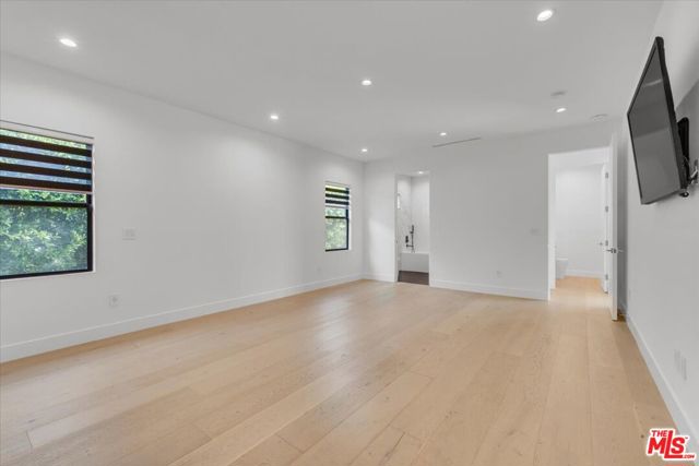 5456 Hazeltine Avenue, Sherman Oaks CA: https://media.crmls.org/mediaz/be7551f3-77b0-4ad0-8933-88bf2f644c03.jpg