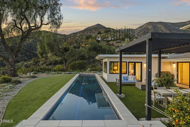 1417 Foothill Road, Ojai CA: https://media.crmls.org/mediaz/be75cfbc-a1d9-40ae-88cd-60db5168e06f.jpg