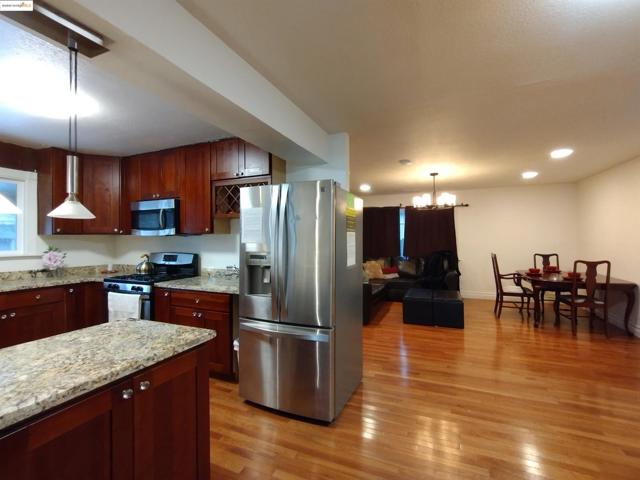 864 San Francisco Ave, South Lake Tahoe CA: https://media.crmls.org/mediaz/be75f40e-af3a-4f90-9add-8f37f43591df.jpg