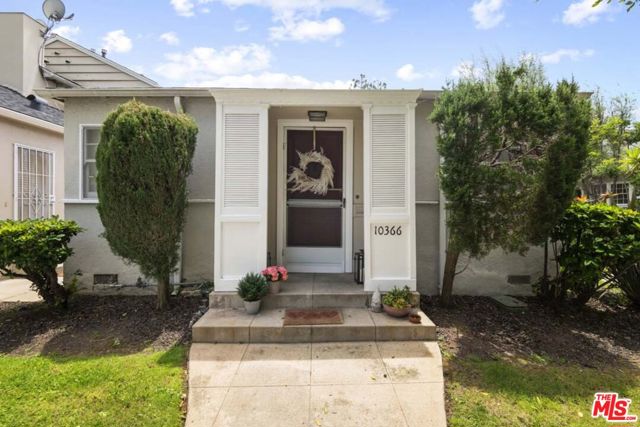 10366 Ashton Avenue, Los Angeles CA: https://media.crmls.org/mediaz/be762c42-cf37-49cb-a7ae-803d6abb5bc8.jpg
