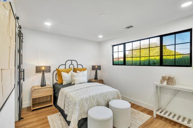 1575 Via Lucas, San Lorenzo CA: https://media.crmls.org/mediaz/be766528-61f0-4088-bab7-ea441c6ebe16.jpg