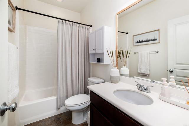 Detail Gallery Image 24 of 31 For 451 Avenida De La Luna, Vista,  CA 92083 - 2 Beds | 2 Baths