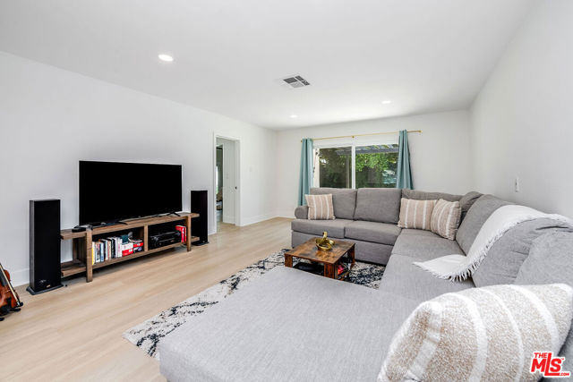 11415 Mcdonald Street, Culver City CA: https://media.crmls.org/mediaz/be771073-fc1d-4f95-abbd-c59ea10ff803.jpg