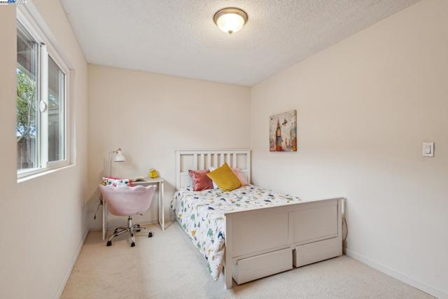 413 Grand St, Alameda CA: https://media.crmls.org/mediaz/be779200-1555-4d54-a564-a9981d3d17fb.jpg