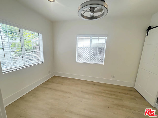657 Navy St, Santa Monica CA: https://media.crmls.org/mediaz/be779574-98fc-478a-9a28-9c3411fbee20.jpg