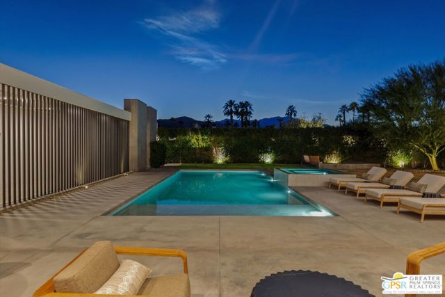 8 Desert Lark Circle, Rancho Mirage, CA 92270