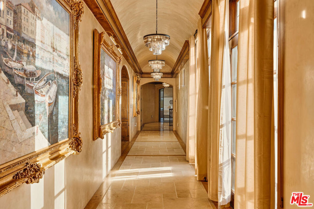 https://media.crmls.org/mediaz/be7810dc-005c-47bf-90f9-ecfc54cb08f4.jpg?preset=X-Large