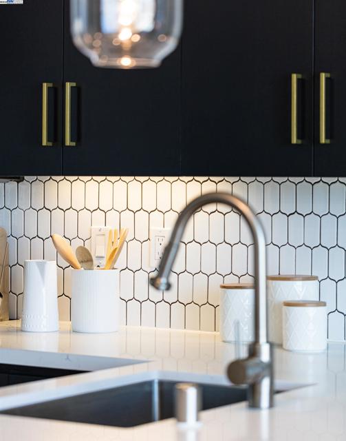 222 Broadway, Oakland CA: https://media.crmls.org/mediaz/be782452-fb19-48a2-9e6e-1b512e7ea5c5.jpg