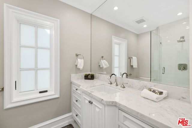 514 N Walden Drive, Beverly Hills CA: https://media.crmls.org/mediaz/be787c38-41fb-4b1e-8f54-f7ac8f8f0a9f.jpg