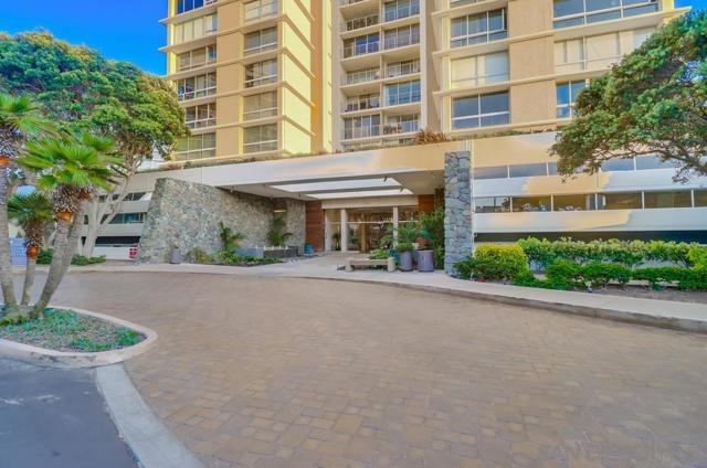 1720 Avenida Del Mundo, Coronado CA: https://media.crmls.org/mediaz/be7a218e-facd-4057-80b8-c107efa92a20.jpg