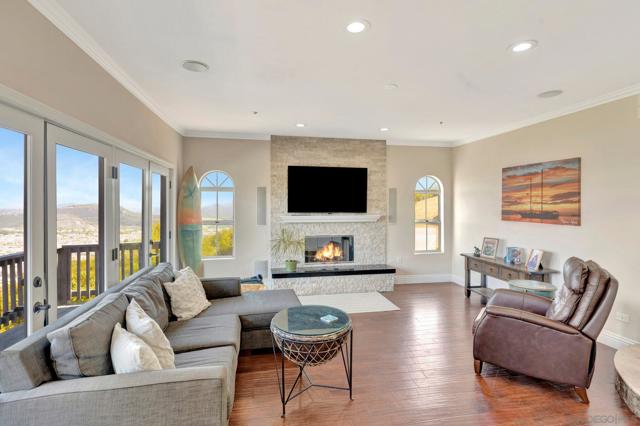560 Seeforever Dr, San Marcos CA: https://media.crmls.org/mediaz/be7a453e-88cb-45ae-80ed-157c5b3d47df.jpg