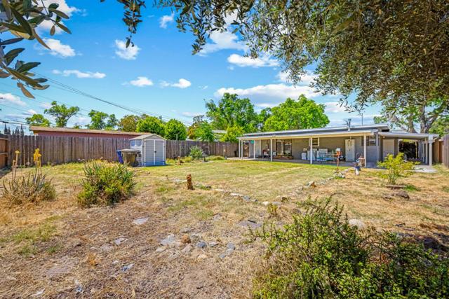 312 Oakshire Avenue, Modesto CA: https://media.crmls.org/mediaz/be7b45f9-cda3-4616-a172-d518fb8fd799.jpg