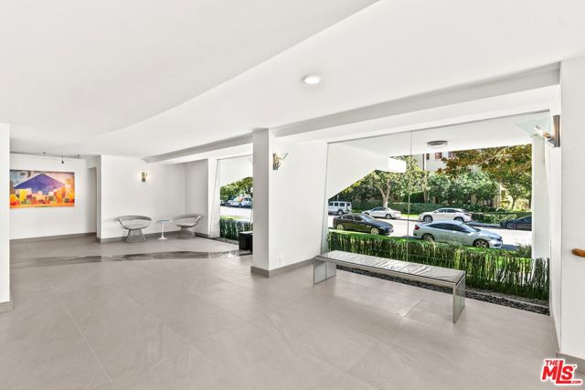 535 OCEAN Avenue, Santa Monica CA: https://media.crmls.org/mediaz/be7bea40-6bcb-4921-b62f-a30e57090534.jpg