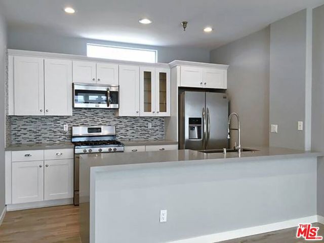10560 SANTA MONICA, Los Angeles CA: https://media.crmls.org/mediaz/be7c1fd8-d909-48a2-82c9-8ded7e388754.jpg