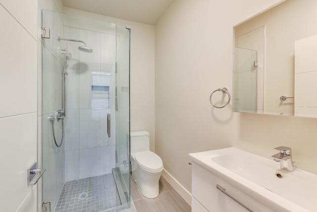 811 Oak Street, San Francisco CA: https://media.crmls.org/mediaz/be7c77ff-cc6f-4892-b658-b14304060fb3.jpg