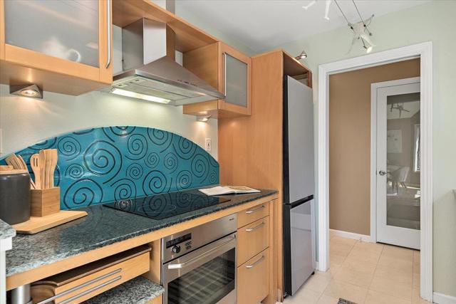 953 Shoreline Drive, San Mateo CA: https://media.crmls.org/mediaz/be7ca72a-422c-4566-8abb-f152ebaec9c4.jpg