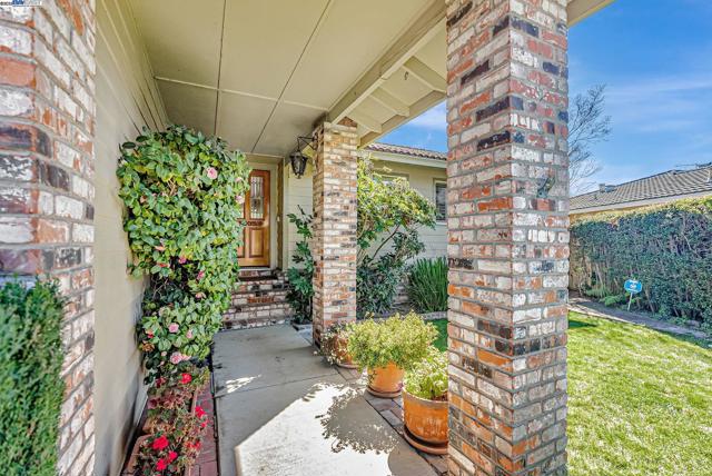 Image 4 of 60 For 25660 Paul Ct